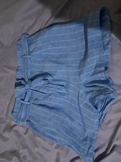 Shorts de lino azul con rayas para mujer - miniatura 1