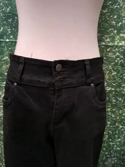 Pantalones de mezclilla negros para mujer - miniatura 2