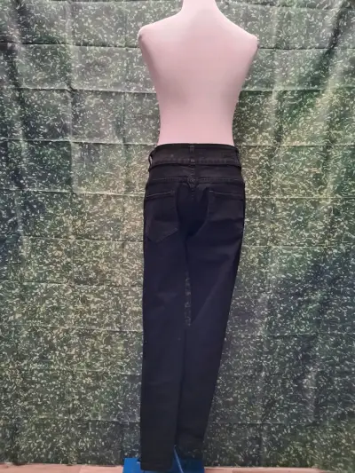 Pantalones de mezclilla negros para mujer - miniatura 3