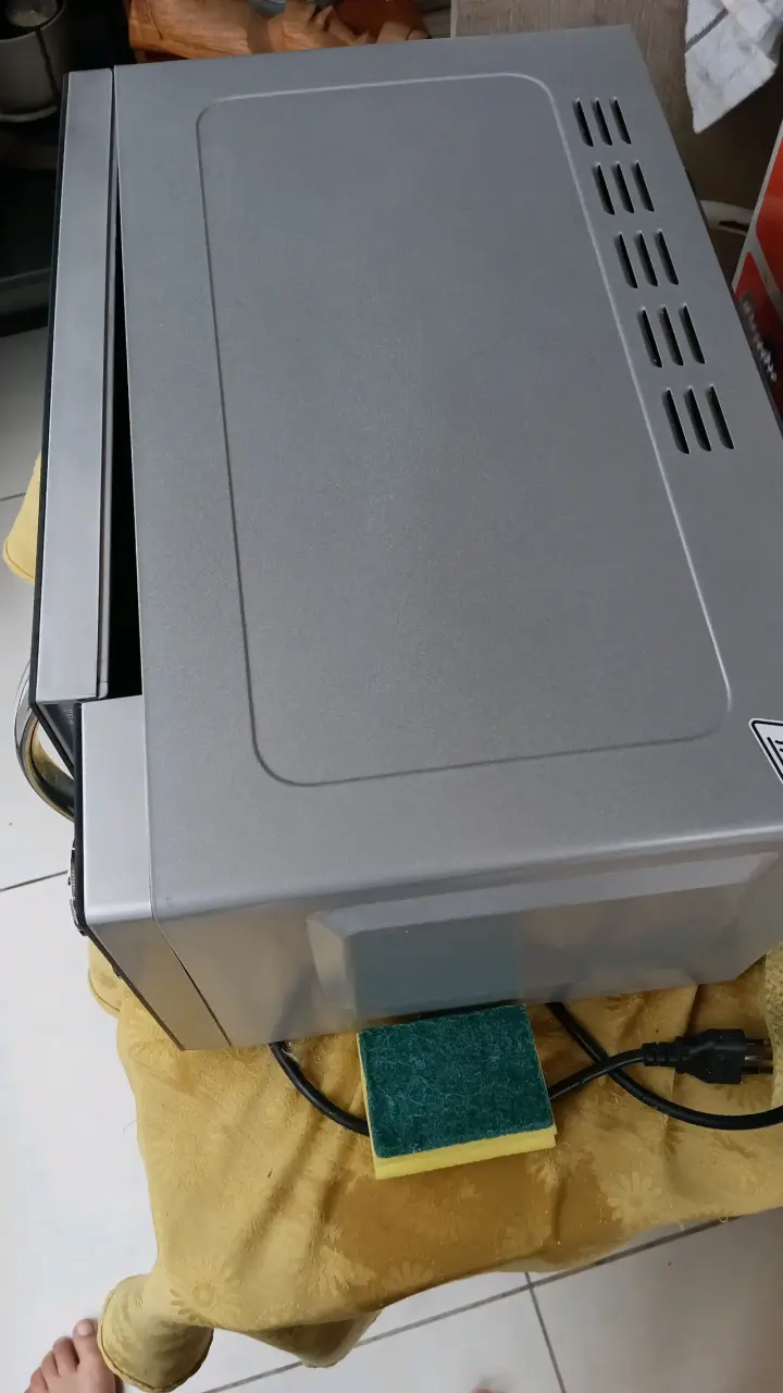 Microondas gris con controles manuales - 6