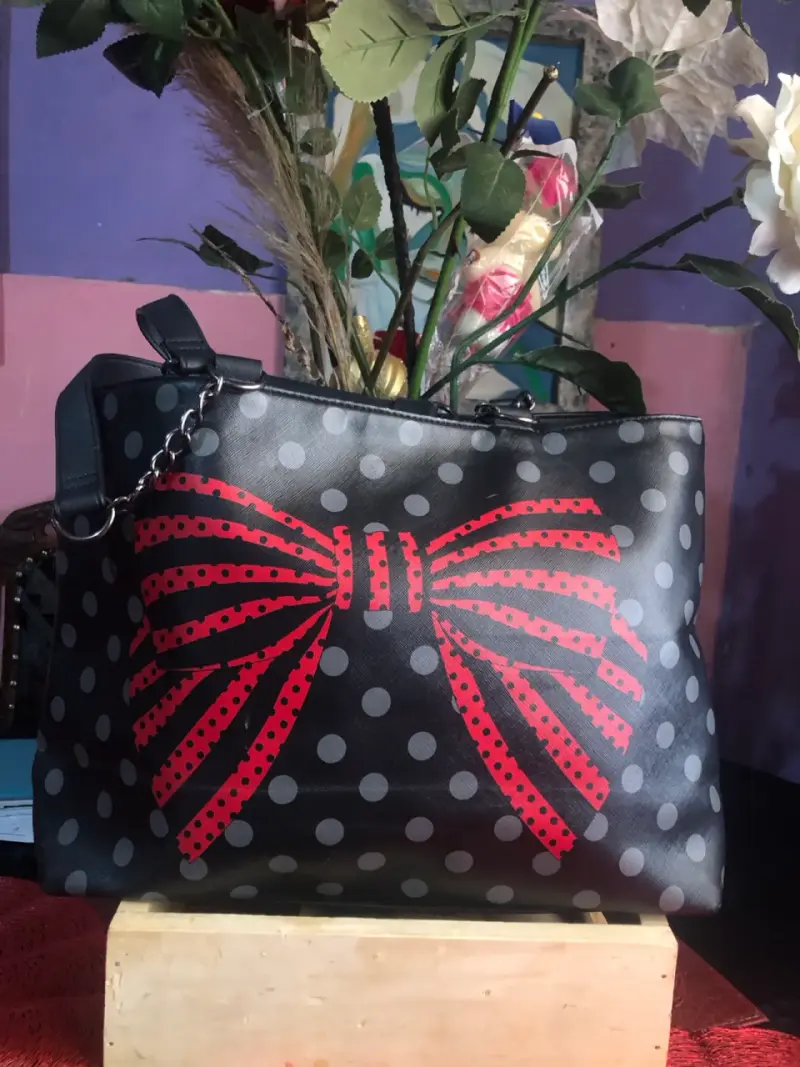 Cartera con lazo rojo y lunares - 6