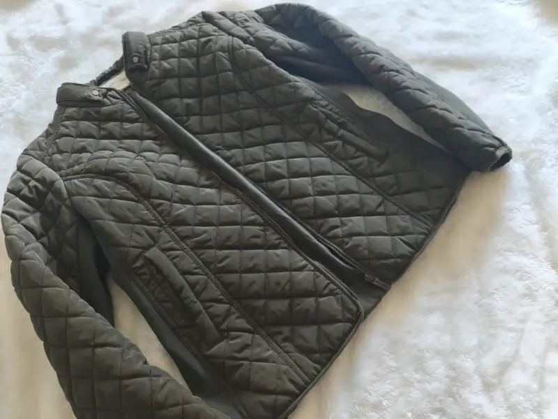 Chaqueta acolchada verde oliva para hombre - 1