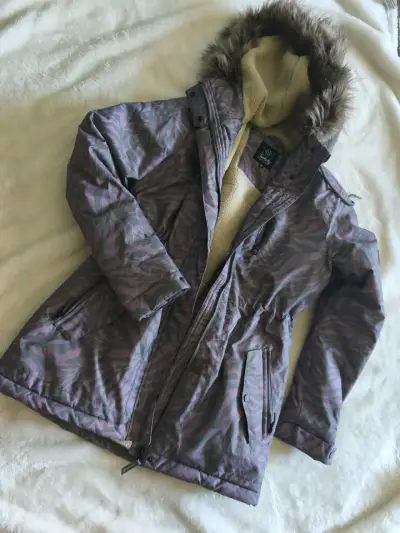 Parka con capucha impermeable con chiporro - miniatura 2