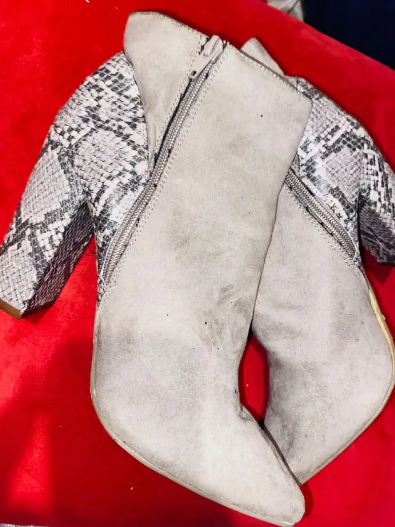 Botines de tacón alto con diseño de serpiente - 3