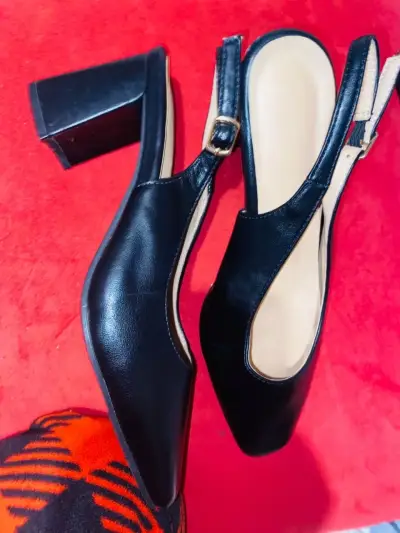 Zapatos de tacón bajo negros elegantes - miniatura 1