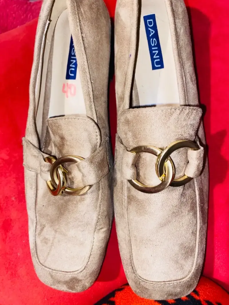 Zapatos de mujer beige con hebilla dorada Dasinu - 2