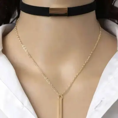 Collar choker negro con cadena dorada - miniatura 2