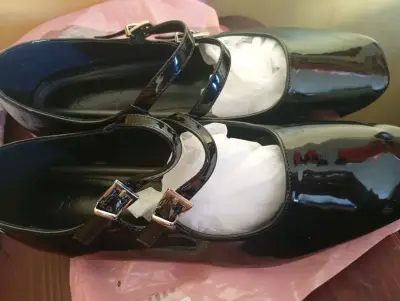Zapatos de charol negro con hebillas - miniatura 1