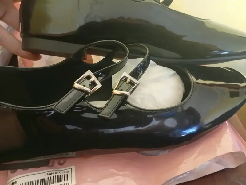 Zapatos de charol negro con hebillas - 2