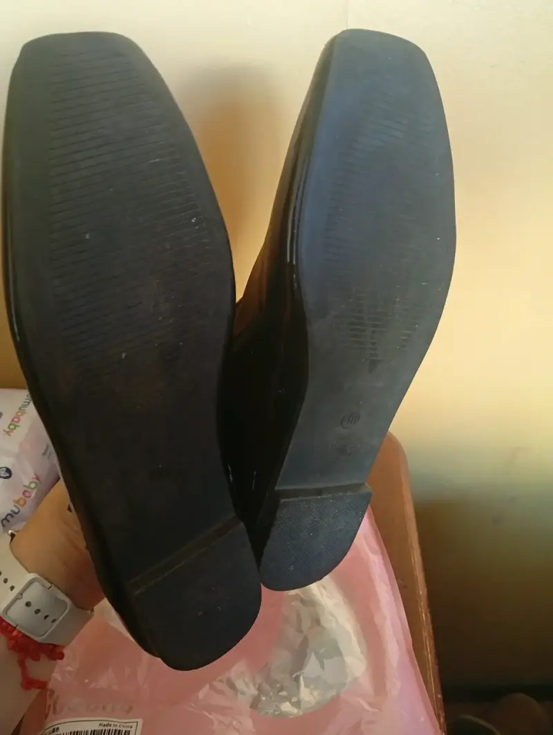 Zapatos de charol negro con hebillas - 3