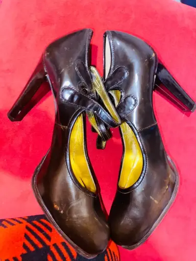 Zapatos de Tacón Negro con Correa - miniatura 2