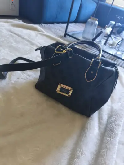 Bolso de mano Guess negro elegante - miniatura 2
