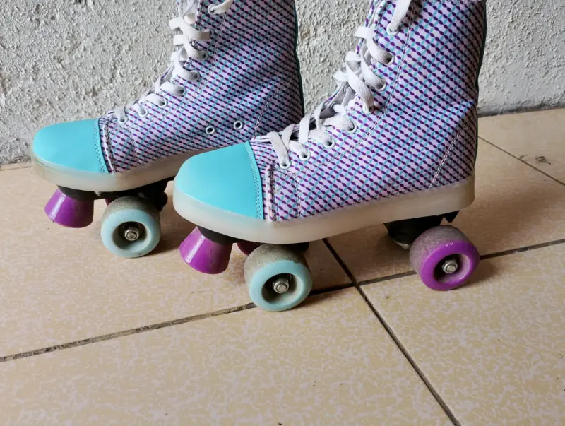 Patines de cuatro ruedas. - 4
