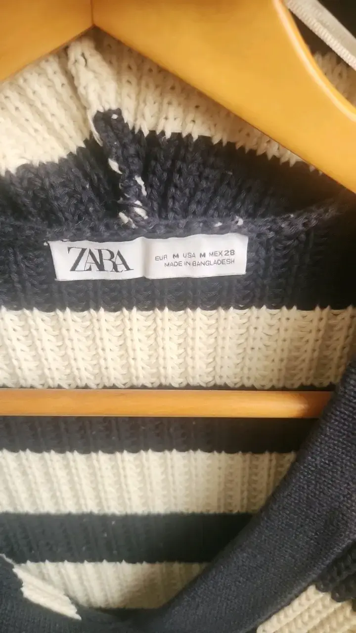 Suéter a rayas con capucha Zara - 2