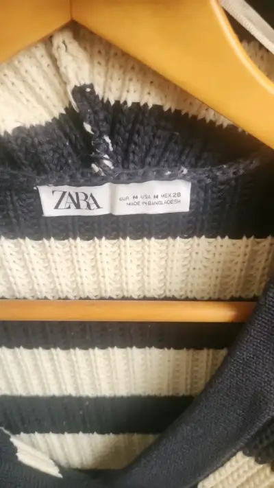 Suéter a rayas con capucha Zara - miniatura 2