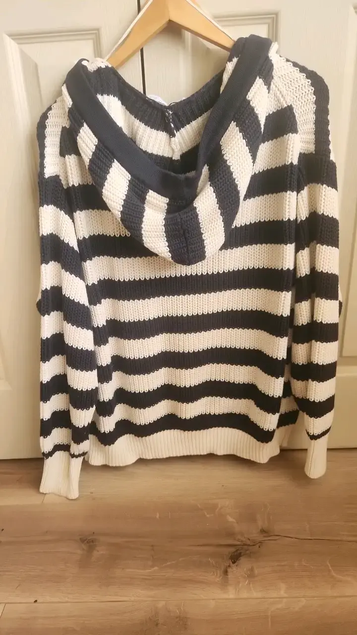 Suéter a rayas con capucha Zara - 3