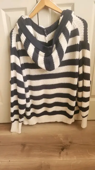 Suéter a rayas con capucha Zara - miniatura 3