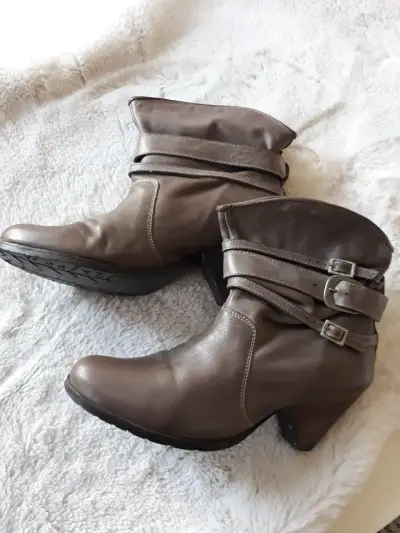 Botines de cuero marrón con hebillas - miniatura 1