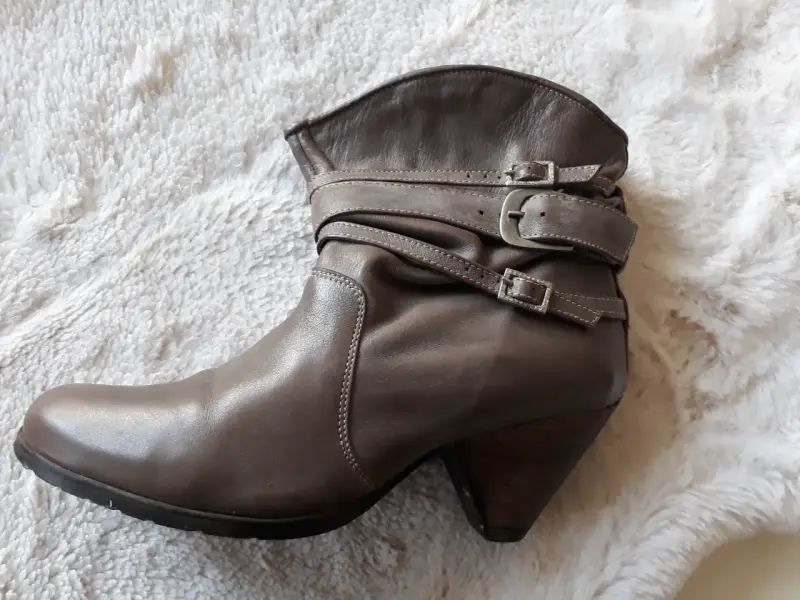Botines de cuero marrón con hebillas - 2