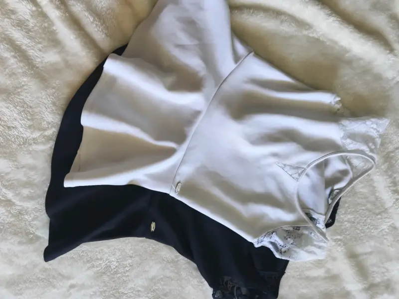 Poleras Guess sin mangas con encaje - 2