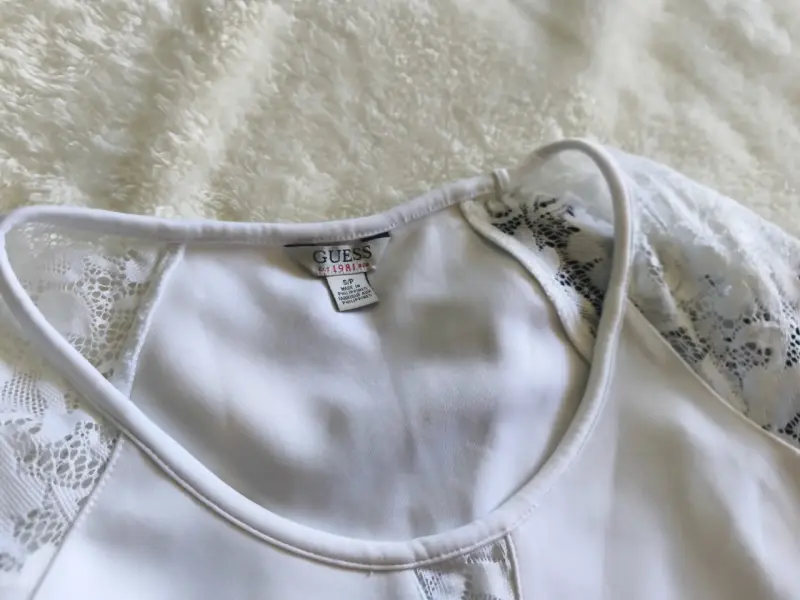 Poleras Guess sin mangas con encaje - 3