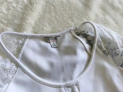 Poleras Guess sin mangas con encaje - miniatura 3