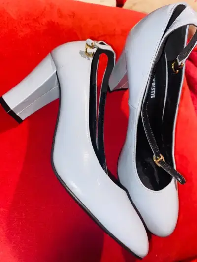 Zapatos de tacón alto blancos para mujer - miniatura 2