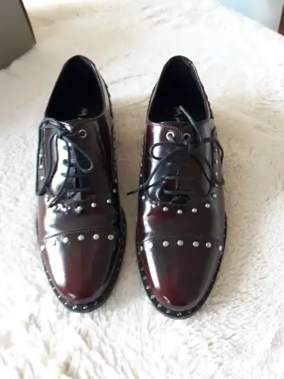 Zapatos de charol con tachas N°35 - miniatura 2