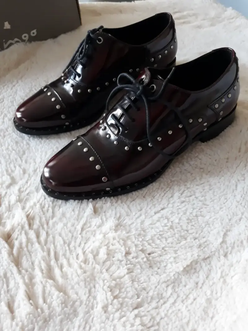 Zapatos de charol con tachas N°35 - 3