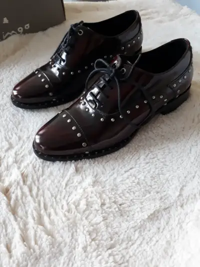 Zapatos de charol con tachas N°35 - miniatura 3