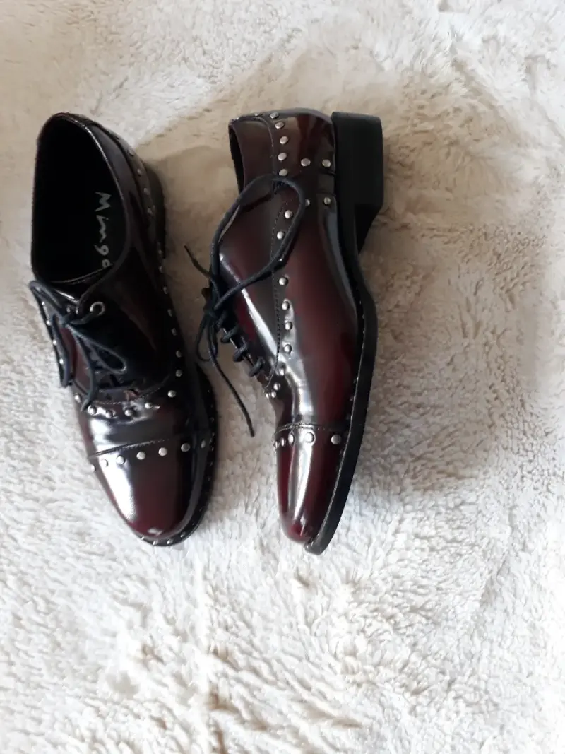 Zapatos de charol con tachas N°35 - 4