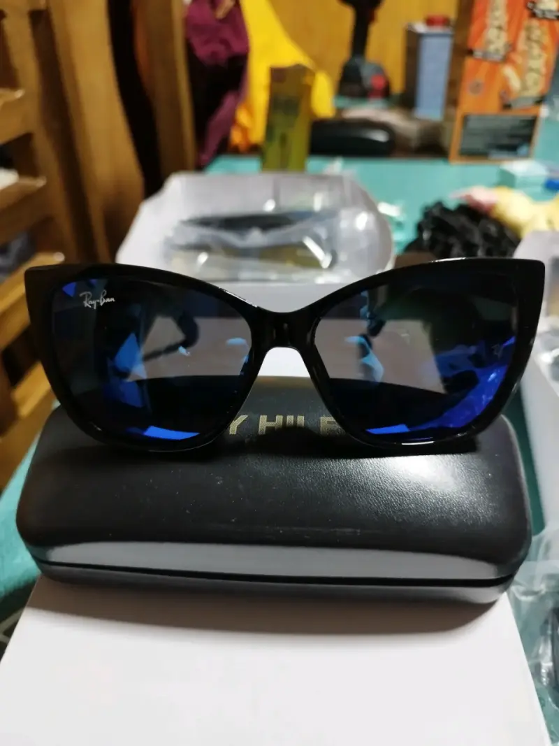 Gafas de sol Ray-Ban negras estilo cat eye - 1