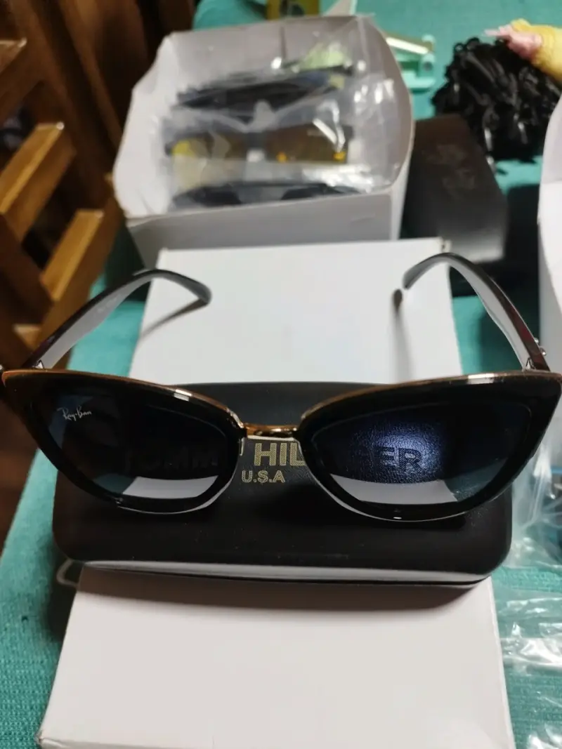 Gafas de sol Ray-Ban negras estilo cat eye - 4