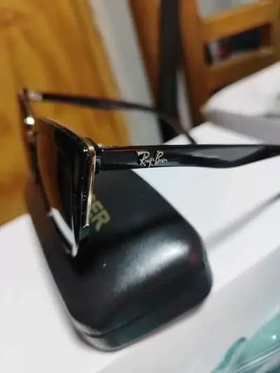 Gafas de sol Ray-Ban negras estilo cat eye - miniatura 5