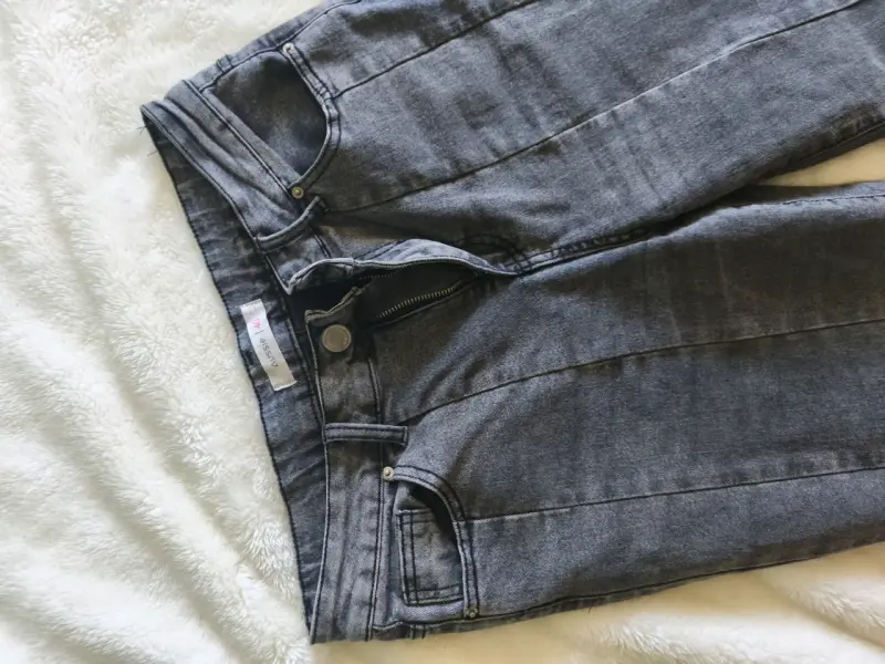 Jeans flare mujer con tachas y diseño acampanado - 4