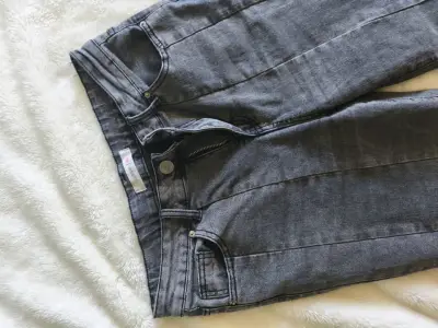 Jeans flare mujer con tachas y diseño acampanado - miniatura 4