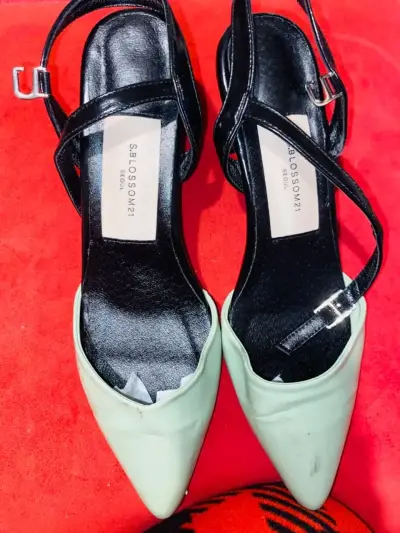 Zapatos de tacón verde y negro Salosomzi - miniatura 2