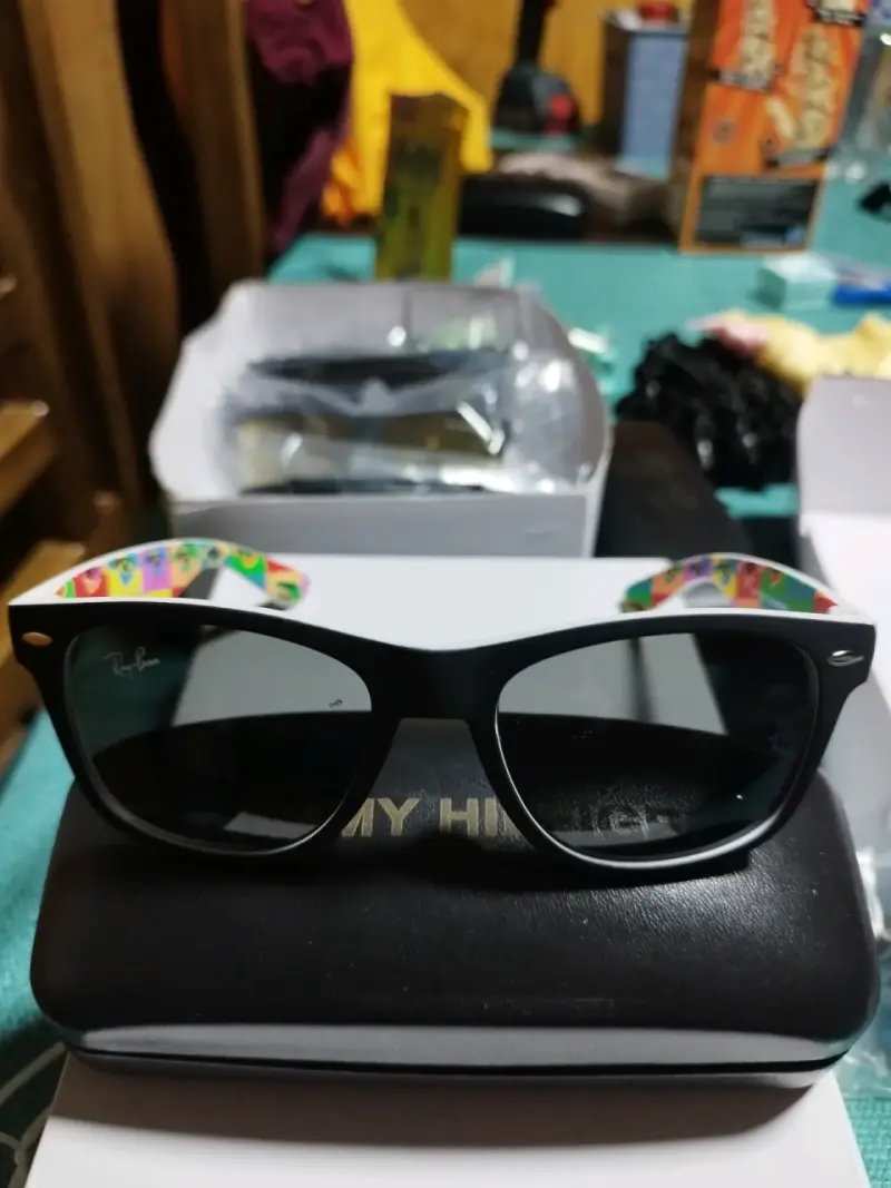 Gafas de sol Ray-Ban con diseño colorido - 1