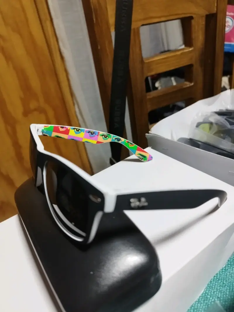 Gafas de sol Ray-Ban con diseño colorido - 2