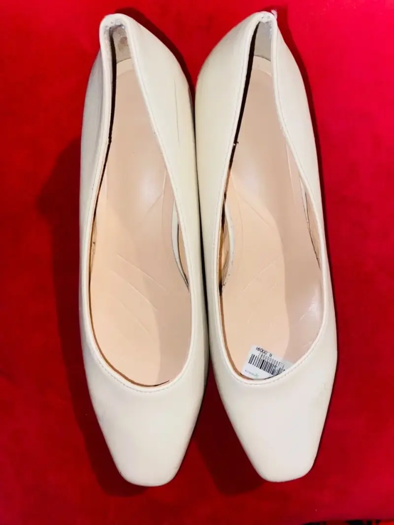 Zapatos de Tacón Bajo Beige Elegantes - 2