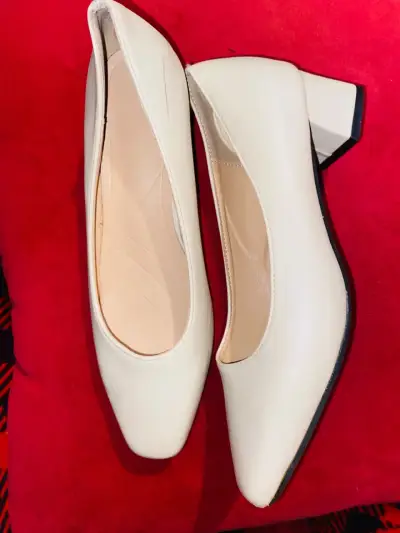 Zapatos de Tacón Bajo Beige Elegantes - miniatura 3