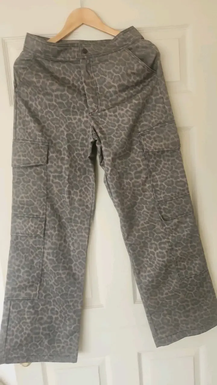 Pantalones cargo estampado leopardo Better's - 1