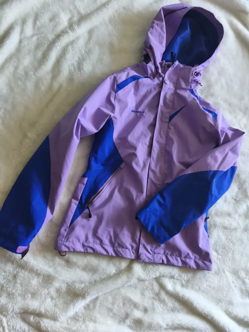 Chaqueta impermeable morada y azul para mujer - 2