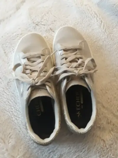 Zapatillas beige con detalles brillantes  35.5 - miniatura 3