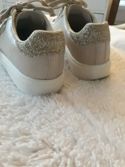 Zapatillas beige con detalles brillantes  35.5 - miniatura 5