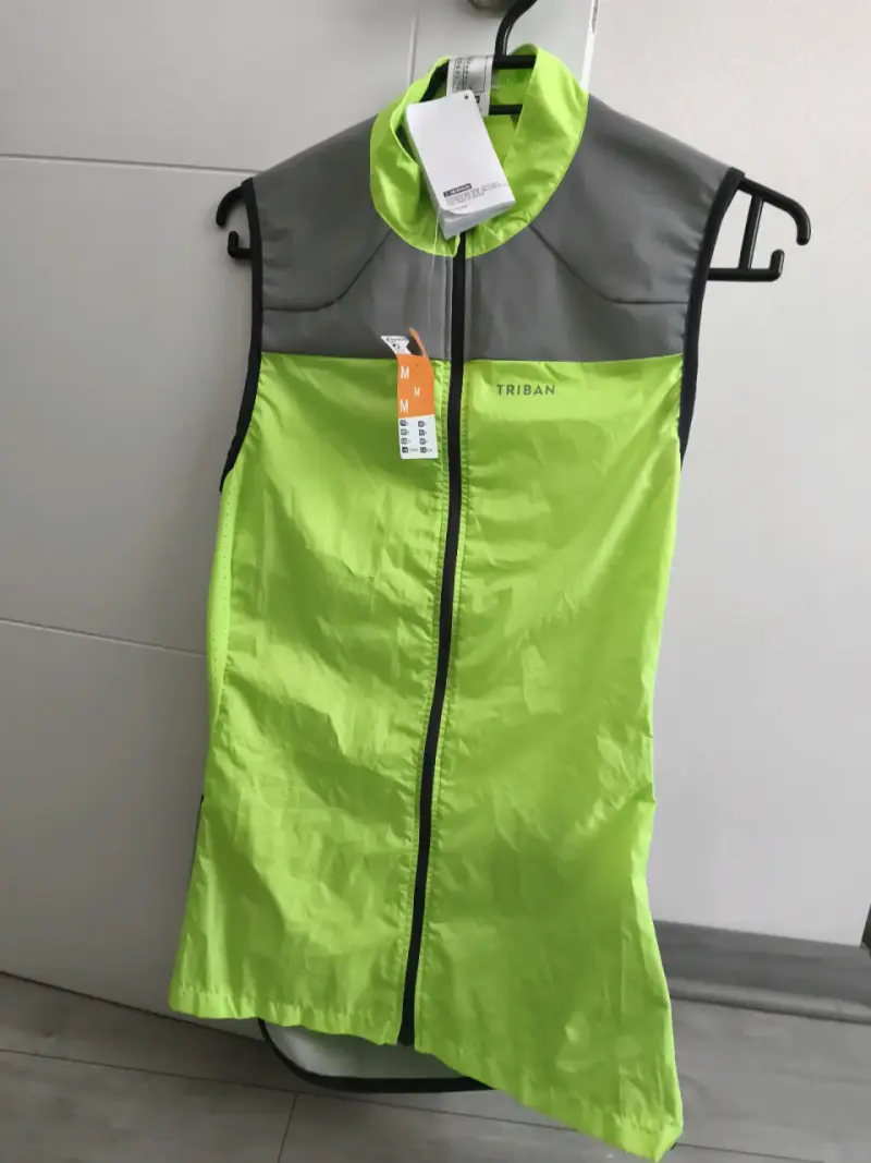 Chaleco cortaviento ciclismo Triban verde neón