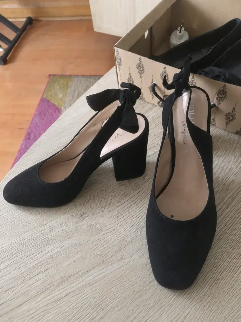 Zapatos Polini negros con lazo – Talla 38
