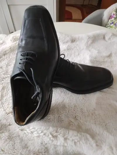 Zapatos de vestir negros de cuero para hombre - miniatura 1