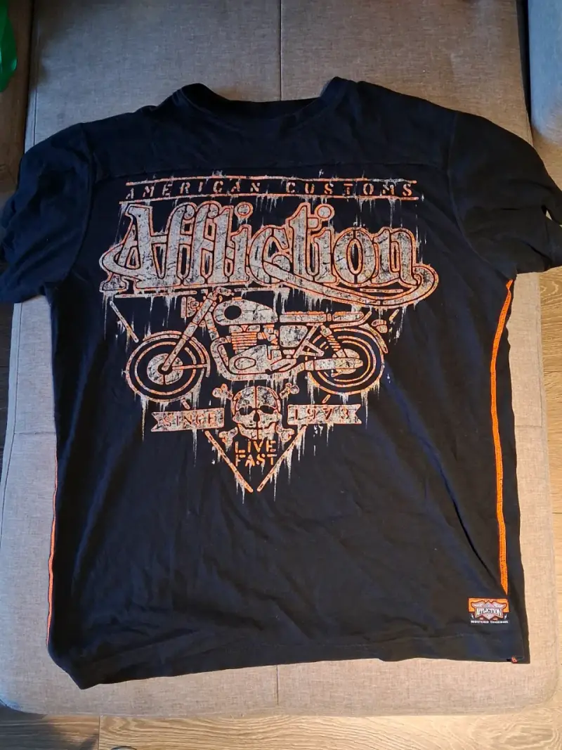 Polera Affliction negra con diseño de moto - 1
