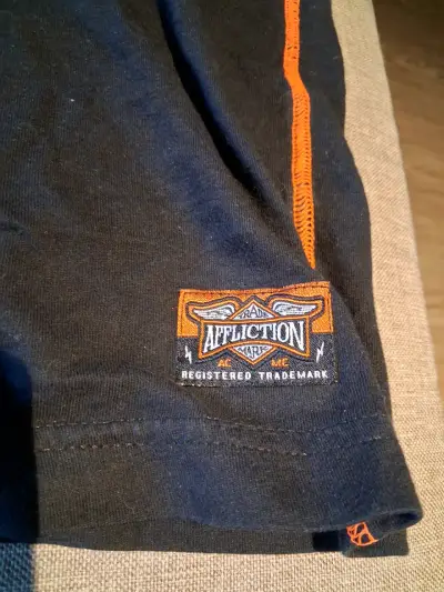 Polera Affliction negra con diseño de moto - miniatura 4